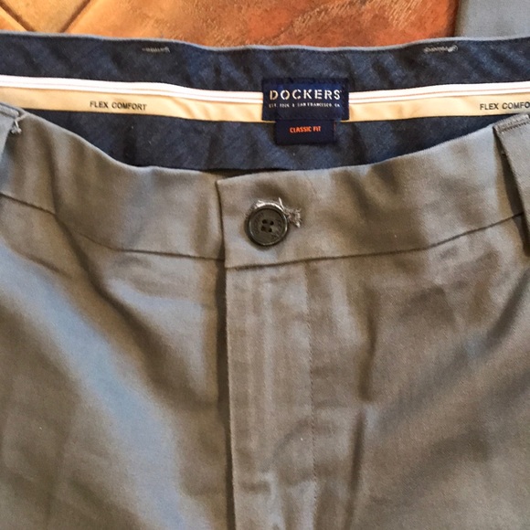 Men’s Gray Dockers - Picture 4 of 5